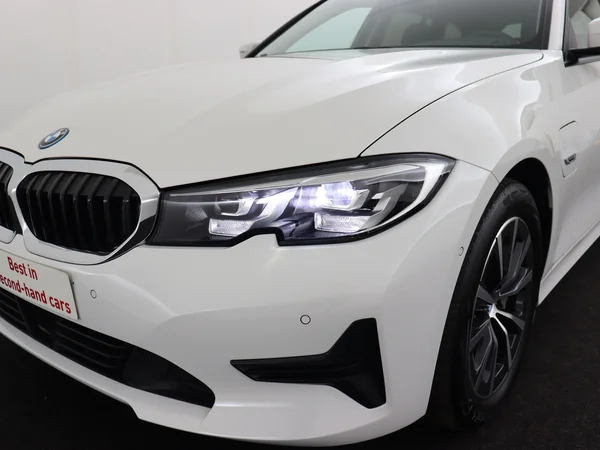 BMW 330 (2022) — foto 28 van 34