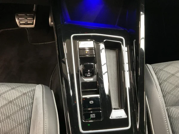 VOLKSWAGEN Golf VIII (2023) — foto 2 van 21