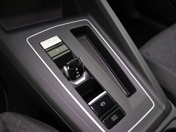 VOLKSWAGEN Golf (2024) — foto 4 van 27