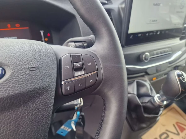 Ford Transit — foto 4 van 16