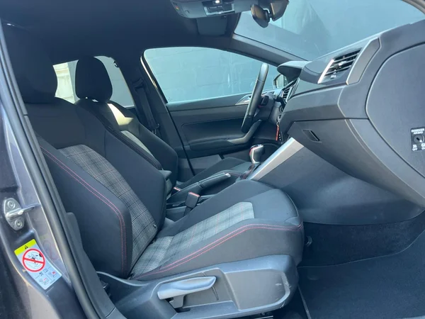 VOLKSWAGEN Polo GTI (2024) — foto 13 van 24