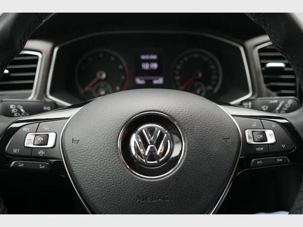 VOLKSWAGEN T-Roc (2019) — foto 4 van 24