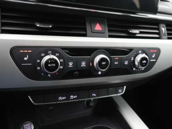 Audi A4 (2022) — foto 13 van 23