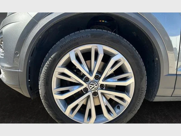 Volkswagen T-Roc (2018) — foto 2 van 32