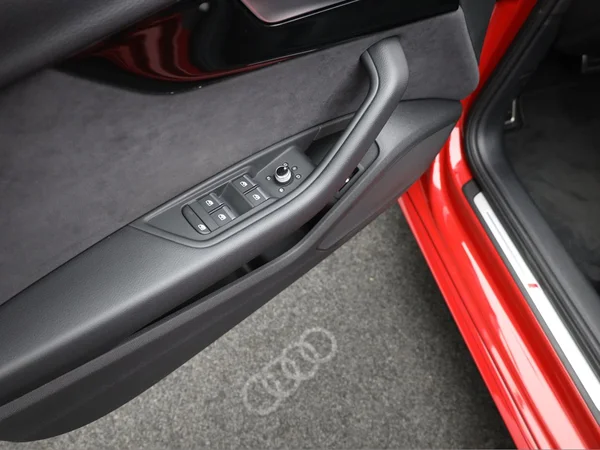 AUDI A4 Avant (2025) — foto 7 van 25