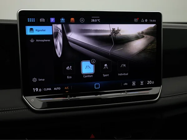 VOLKSWAGEN Tiguan (2024) — foto 11 van 20