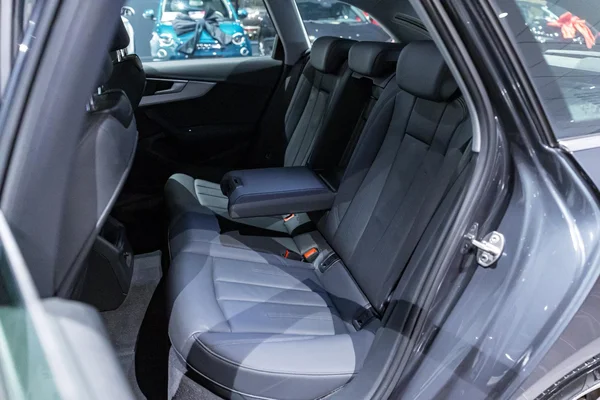 Audi A4 (2023) — foto 7 van 33