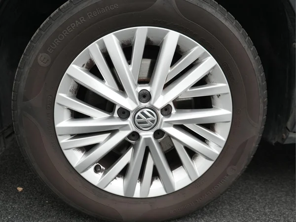 VOLKSWAGEN T-Roc (2019) — foto 23 van 25