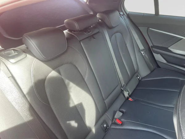 BMW 118 Hatch (2020) — foto 6 van 21