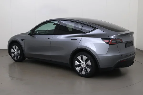 Tesla Model Y (2023) — foto 17 van 23