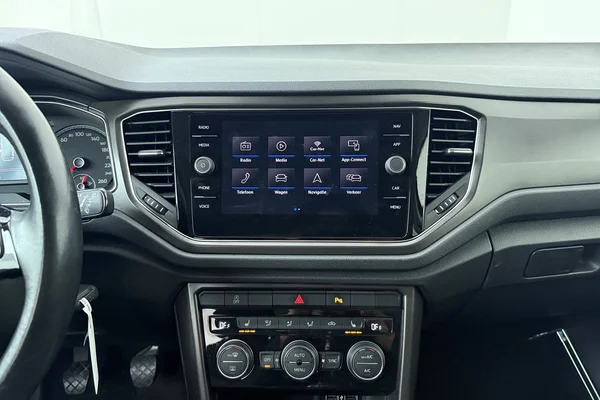 Volkswagen T-Roc (2019) — foto 3 van 21