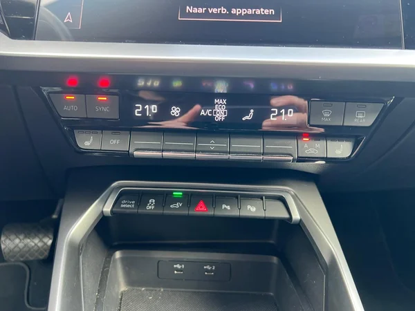 AUDI A3 Sportback PHEV (2022) — foto 16 van 24