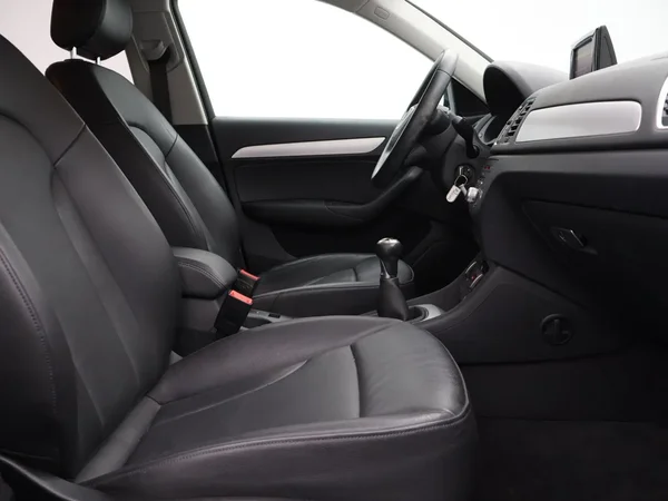 Audi Q3 (2018) — foto 13 van 29
