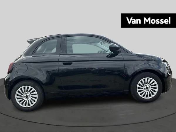 Fiat 500e (2023) — foto 13 van 17