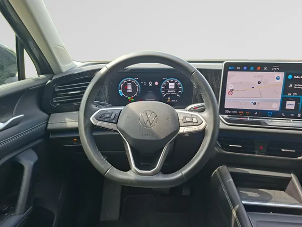 VOLKSWAGEN Tiguan (2024) — foto 2 van 22