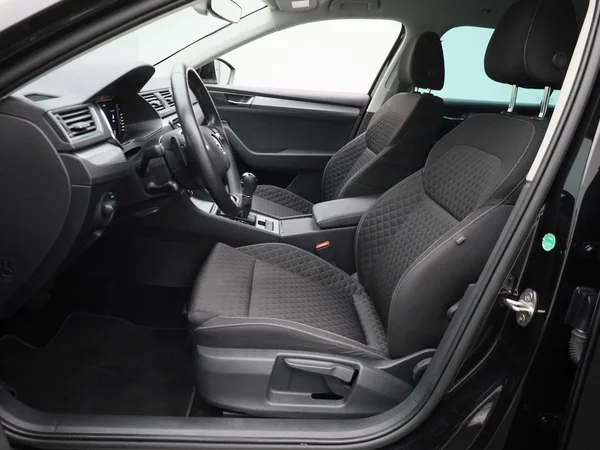 Škoda Superb (2024) — foto 4 van 40