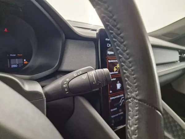 Polestar 2 (2023) — foto 9 van 17
