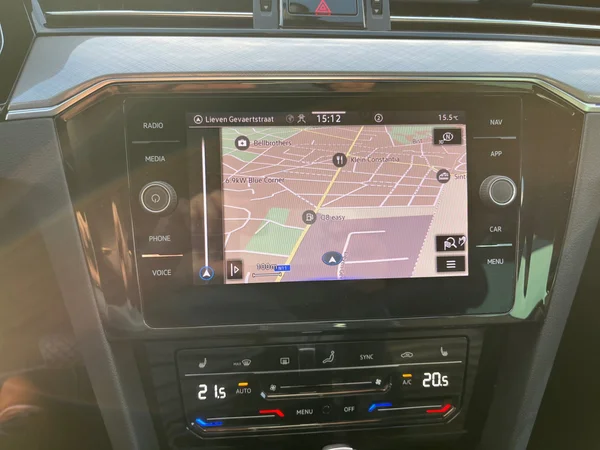 VOLKSWAGEN Passat SW (2024) — foto 6 van 14