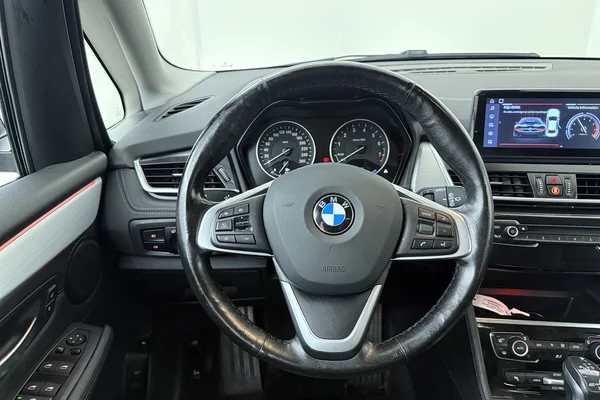 BMW 2 Active Tourer PHEV (F45) (2017) — foto 2 van 26