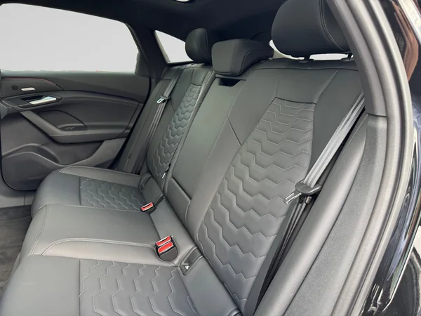 AUDI A6 Sportback e-tron (2025) — foto 21 van 24