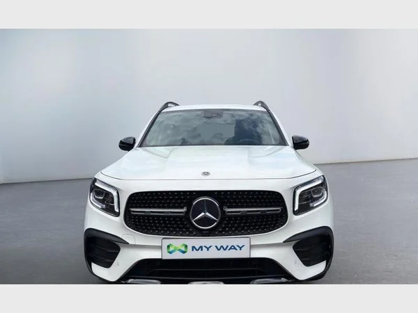 Mercedes-Benz GLB 200 (2022) — foto 12 van 28