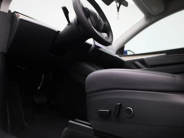 Tesla Model Y (2023) — foto 38 van 52
