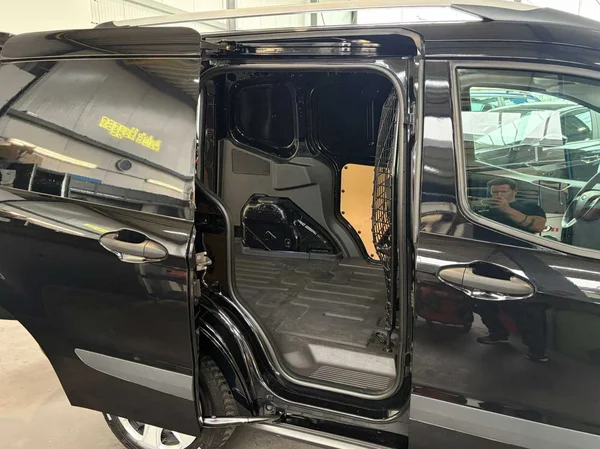 Ford Transit Courier (2023) — foto 13 van 16