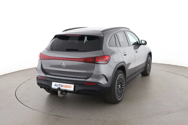 Mercedes-Benz EQA (2021) — foto 13 van 17