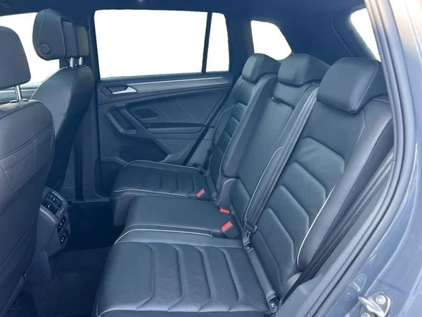 VOLKSWAGEN Tiguan (2022) — foto 8 van 29