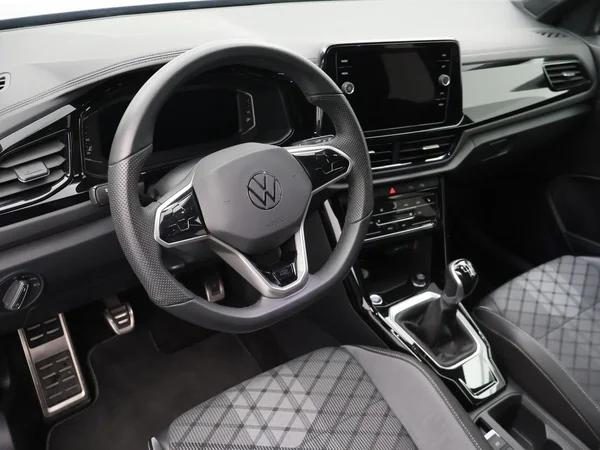 VOLKSWAGEN T-Roc (2023) — foto 2 van 26