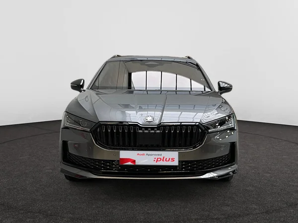 SKODA Superb Combi PHEV (2025) — foto 11 van 16