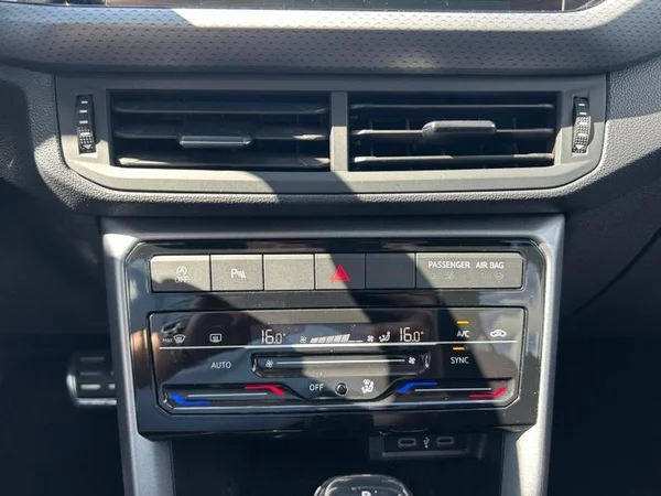VOLKSWAGEN T-Cross (2022) — foto 14 van 31