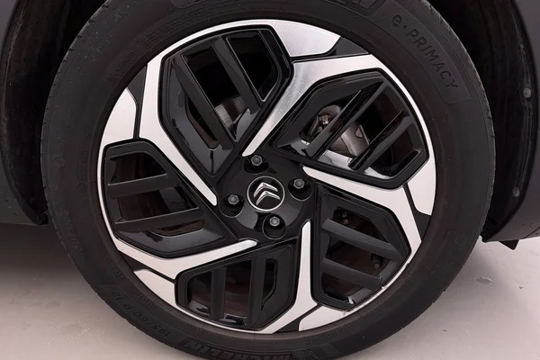 Citroen C4 (2022) — foto 8 van 17