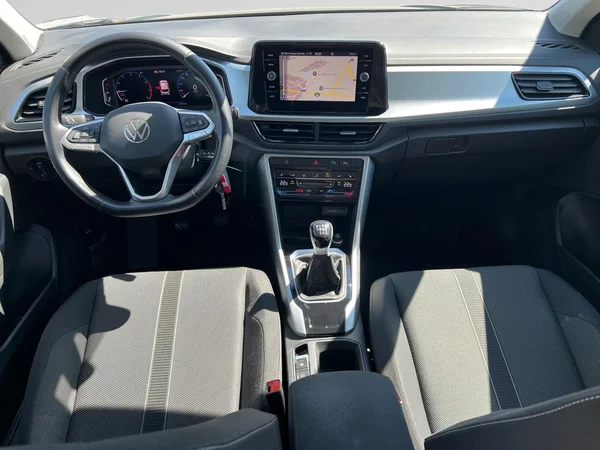 VOLKSWAGEN T-Roc (2023) — foto 17 van 18