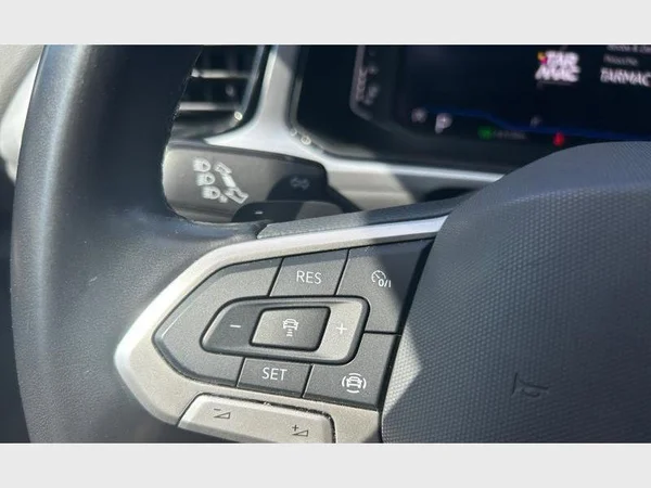 Volkswagen T-Roc (2023) — foto 15 van 29