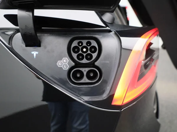 Tesla Model Y (2023) — foto 4 van 39