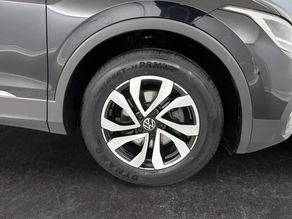 VOLKSWAGEN Tiguan (2022) — foto 31 van 31