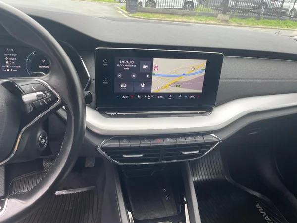 SKODA Octavia Combi Dsl (2022) — foto 4 van 21