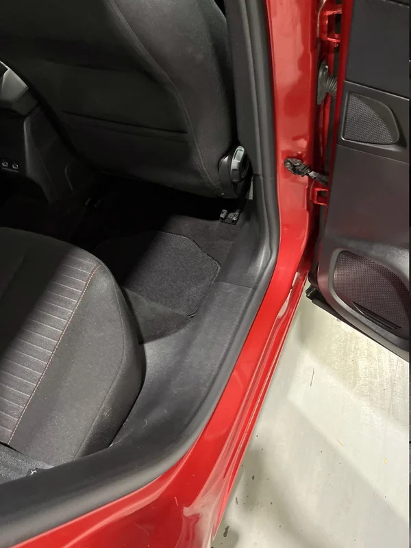 Peugeot E-2008 (2022) — foto 50 van 56
