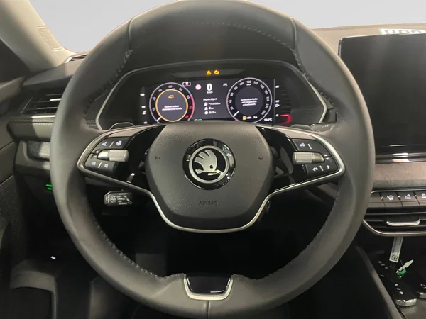 SKODA Octavia Combi (2025) — foto 2 van 21