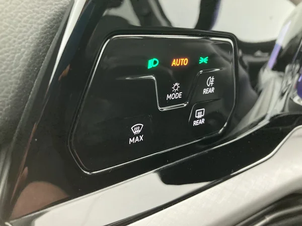 VOLKSWAGEN Golf VIII SW (2024) — foto 16 van 36