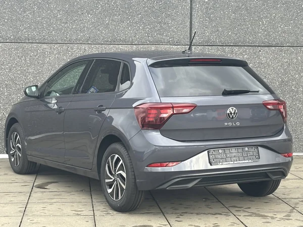 VOLKSWAGEN Polo (2024) — foto 9 van 15