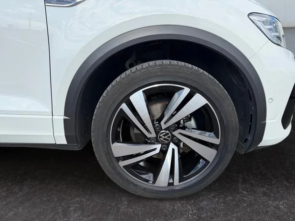 VOLKSWAGEN T-Roc (2024) — foto 5 van 28