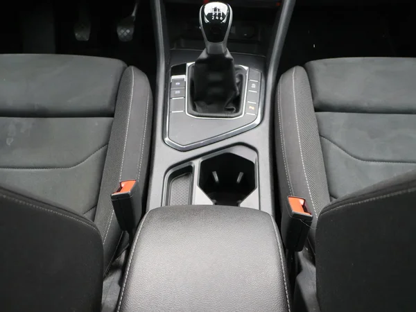 VOLKSWAGEN Tiguan (2022) — foto 5 van 24