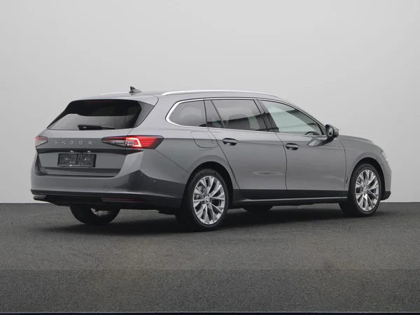 SKODA Superb SW (2025) — foto 12 van 23