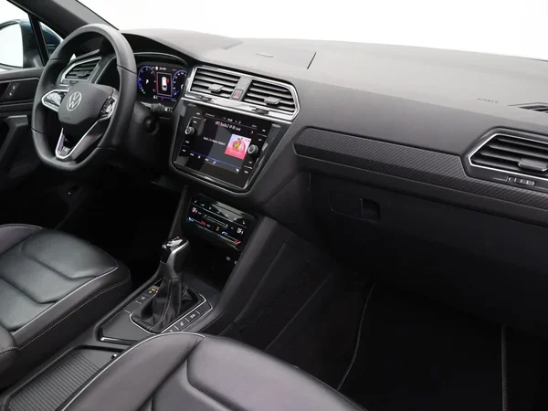 Volkswagen Tiguan (2021) — foto 12 van 33