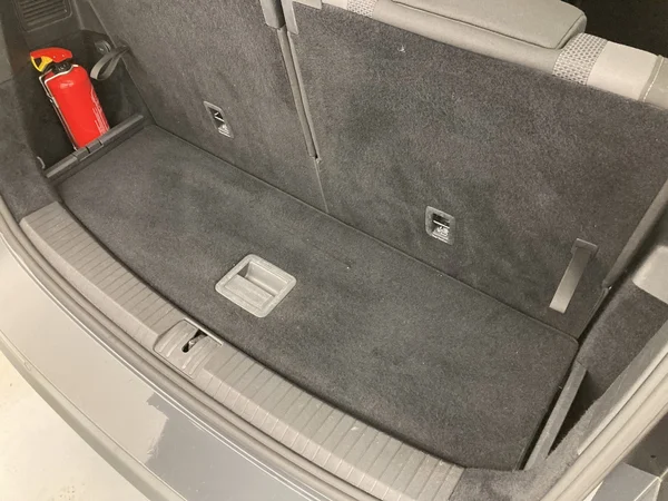 VOLKSWAGEN Touran (2020) — foto 14 van 36