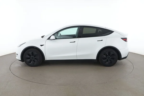 Tesla Model Y (2024) — foto 9 van 16