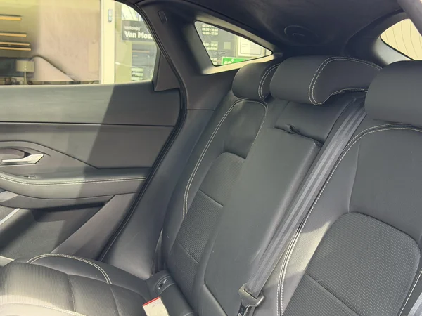 Jaguar E-PACE (2021) — foto 5 van 30