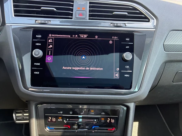 VOLKSWAGEN Tiguan (2022) — foto 5 van 24